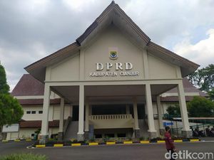Total 4 Anggota DPRD Cianjur yang Terkonfirmasi Positif COVID-19 Total 4 Anggota DPRD Cianjur yang Terkonfirmasi Positif COVID-19
