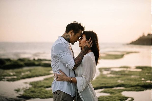 Jerinx dan Nora Alexandra/ Foto: Instagram.com/bootesphotography Jerinx dan Nora Alexandra foto prewedding di Bali