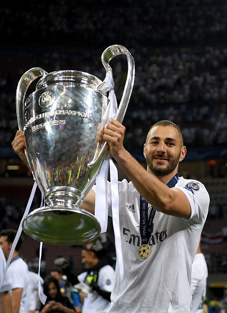 MADRID, SPAIN - NOVEMBER 26: Karim Benzema of Real Madrid celebrates after scoring his team's first goal during the UEFA Champions League group A match between Real Madrid and Paris Saint-Germain at Bernabeu on November 26, 2019 in Madrid, Spain. (Photo by Angel Martinez/Getty Images)