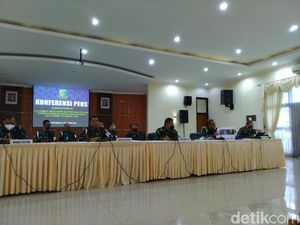Puspom Ungkap 1 Oknum TNI Bawa Airsoft Gun Saat Polsek Ciracas Diserang Puspom Ungkap 1 Oknum TNI Bawa Airsoft Gun Saat Polsek Ciracas Diserang