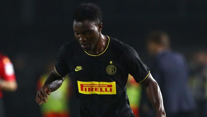 BRESCIA, ITALY - OCTOBER 29:  Kwadwo Asamoah of FC Internazionale in action during the Serie A match between Brescia Calcio and FC Internazionale at Stadio Mario Rigamonti on October 29, 2019 in Brescia, Italy.  (Photo by Marco Luzzani/Getty Images)