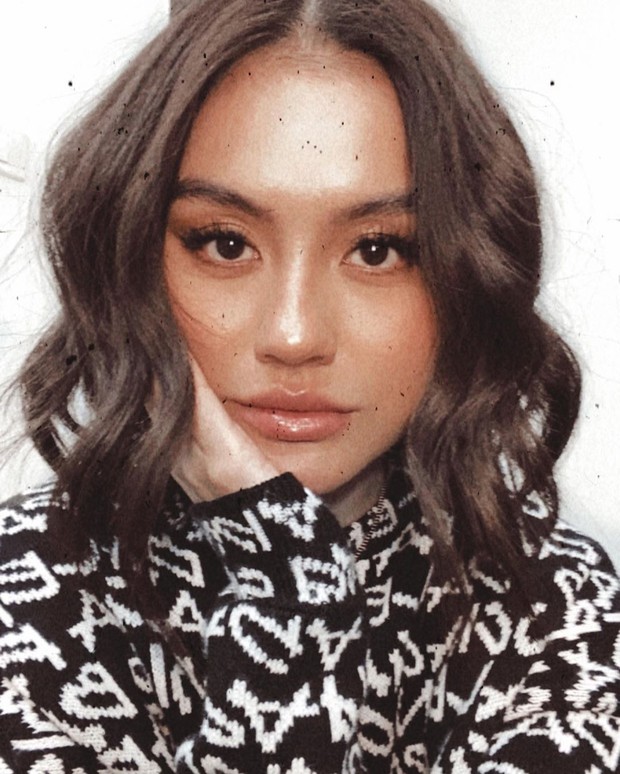 Deretan lagu Agnez Mo terbaik yang cocok didengar saat merasa galau.