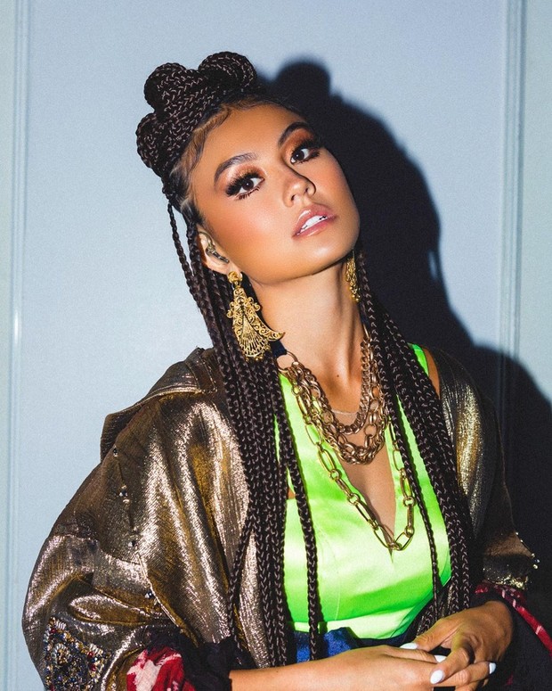 Lagu terbaik Agnez Mo dengan nuansa mellow yang cocok didengar saat galau melanda.