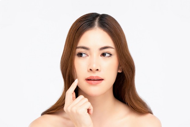 vitamin C bisa mengurangi pigmentasi serta mengatasi kemerahan