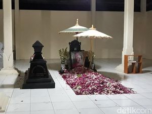 Jokowi Ziarah ke Makam Orang Tua di Karanganyar Malam Ini