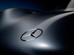 Mercedez Mau Caplok 20% Saham Aston Martin