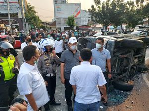 Kronologi Ricuh Massa Berujung Perusakan Mobil Tahanan di Pejompongan Kronologi Ricuh Massa Berujung Perusakan Mobil Tahanan di Pejompongan