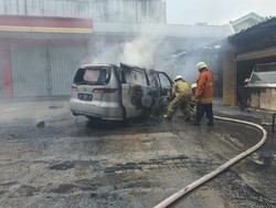 Mobil Terbakar di Cipayung Jaktim, Diduga Akibat Korsleting