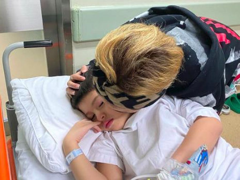 Anak Nikita Mirzani Alami Pembengkakan Usus hingga Harus Jalani Operasi