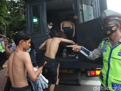 70 Anak SMP Mau Demo DPR Diamankan di Palmerah, Bawa Batu-Celurit