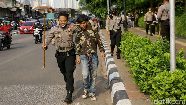 Puluhan Pelajar yang Hendak Demo ke DPR Kembali Diamankan Polisi