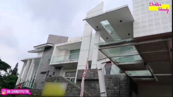 Mewahnya Rumah Incaran Ria Ricis, Ada Lift di Dalam