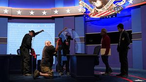 Sekat Kaca Dipasang Jelang Debat Cawapres AS