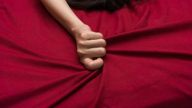 Kita semua tahu jika pemanasan itu sangat penting untuk menciptakan pengalaman seks yang lebih menyenangkan dan intim.
