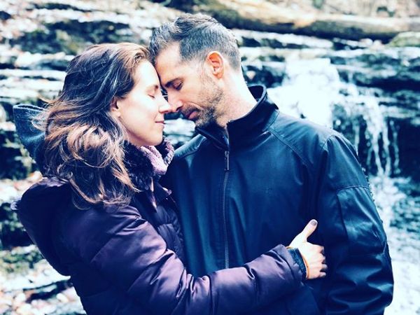 Foto Pria yang Hidup Harmonis Bersama 2 Kekasih, Sampai Tinggalkan Istri