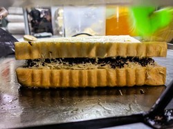 5 Tempat Jajan Roti Bakar Topping Melimpah di Malang