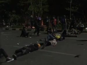 Tolak Omnibus Law, Pedemo di Makassar Tidur di Jalan Tolak Omnibus Law, Pedemo di Makassar Tidur di Jalan