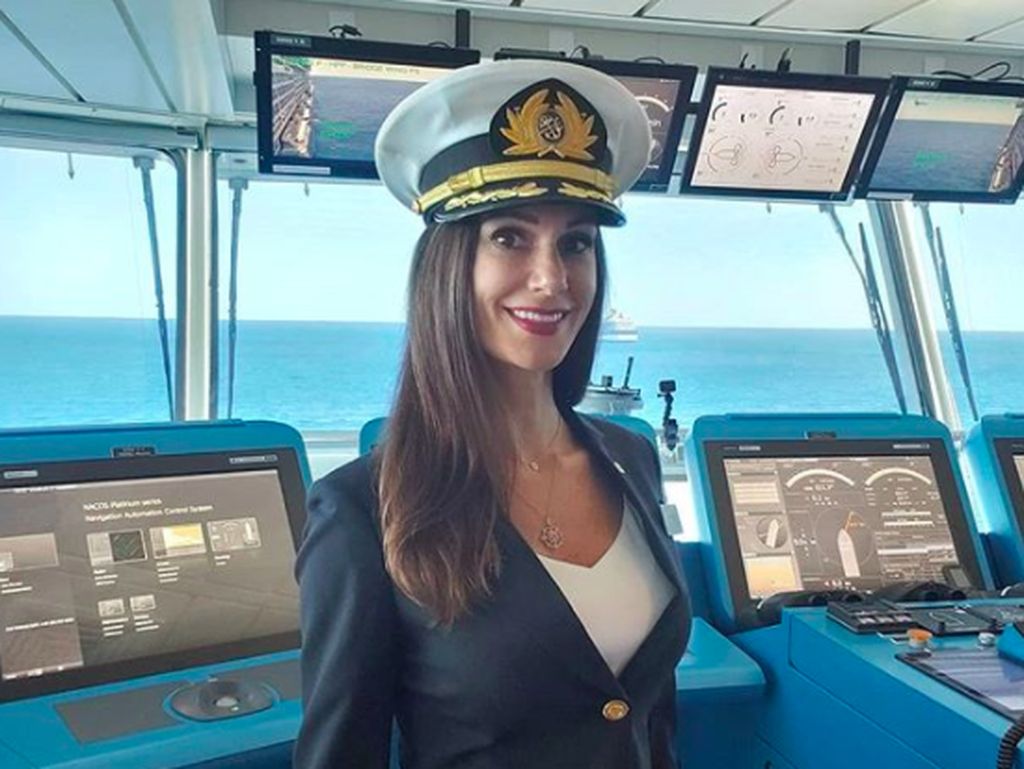 Wanita yang Jadi Kapten Kapal Pesiar Pertama AS Wanita yang Jadi Kapten Kapal Pesiar Pertama AS
