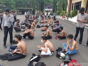 Ngaku Ikut-ikutan, 75 Pelajar Diamankan Saat Akan Ikut Demo di Banten Ngaku Ikut-ikutan, 75 Pelajar Diamankan Saat Akan Ikut Demo di Banten