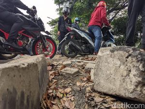 Ada Demo Pemotor Balik Arah di Tangerang
