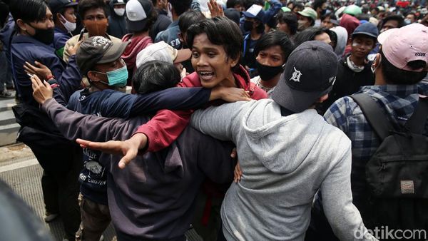 Begini Suasana Aksi Tolak UU Omnibus Law di Harmoni