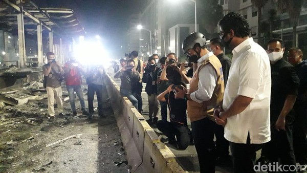 Anies Baswedan cek Bundaran HI (Ilman Nafian/detikcom). Anies Baswedan cek Bundaran HI (Ilman Nafian/detikcom).
