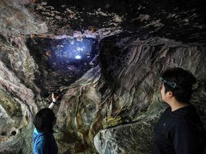 Dibantu Aplikasi di HP, Arkeolog Thailand Temukan Lukisan Kuno Dalam Gua