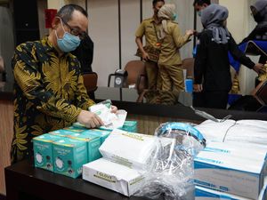 Bantuan APD untuk Tenaga Medis Terus Mengalir