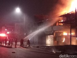 Video Api Bioskop Grand Theater Senen Padam Setelah 4 Jam Terbakar