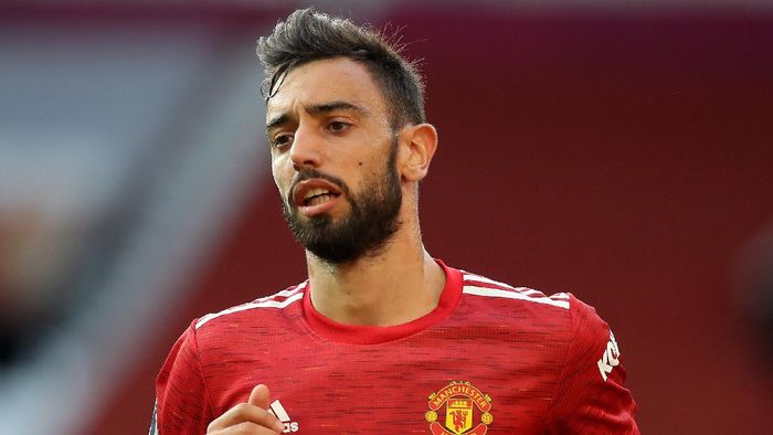 Bruno Fernandes MANCHESTER, ENGLAND - SEPTEMBER 19: Bruno Fernandes of Manchester United runs on during the Premier League match between Manchester United and Crystal Palace at Old Trafford on September 19, 2020 in Manchester, England. (Photo by Martin Rickett - Pool/Getty Images)