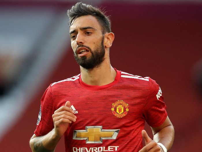 MANCHESTER, ENGLAND - SEPTEMBER 19: Bruno Fernandes of Manchester United runs on during the Premier League match between Manchester United and Crystal Palace at Old Trafford on September 19, 2020 in Manchester, England. (Photo by Martin Rickett - Pool/Getty Images)
