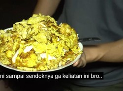 Crazy Rich Surabaya Jajan Nasgor Kaki Lima, Dua Piring Rp 1 Juta