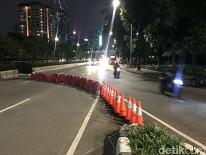 Jalan Depan DPR Menuju Slipi Masih Ditutup, Lalin Dialihkan ke Gerbang Pemuda