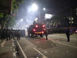 Dipukul Mundur Polisi, Massa Demo di Harmoni Gerak ke Jalan Hasyim Ashari