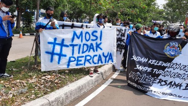 Demo massa ormas pemuda tolak omnibus law di Kabupaten Bekasi