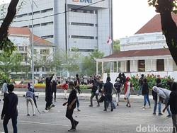 Jakarta Dikepung Demo, 10 Koridor TransJakarta Disetop