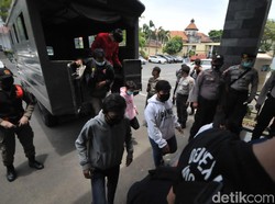 Hendak Susupi Demo Omnibus Law di Surabaya, Ratusan Pelajar SMA Diamankan