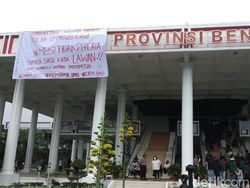 Massa Tolak Omnibus Law Duduki DPRD Bengkulu, Legislator Janji Bawa Aspirasi