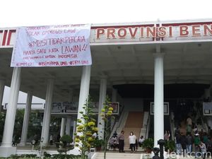 Massa Tolak Omnibus Law Duduki DPRD Bengkulu, Legislator Janji Bawa Aspirasi