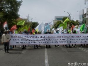 Buruh-Mahasiswa Mulai Datang ke Kantor Gubernur Jatim Demo Omnibus Law