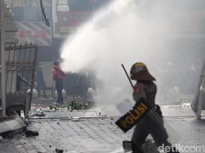 8 Mahasiswa UAD Yogya Terluka Saat Demo di Malioboro 8 Mahasiswa UAD Yogya Terluka Saat Demo di Malioboro