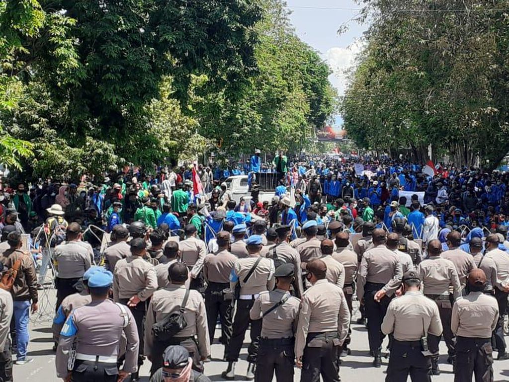 74 Pendemo UU Ciptaker di Palu Ditangkap, Mahasiswa dan Dosen Tersangka 74 Pendemo UU Ciptaker di Palu Ditangkap, Mahasiswa dan Dosen Tersangka