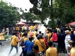 Aksi Demo di Kota Sukabumi Ricuh, Ponsel Jurnalis Dirampas