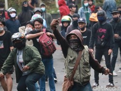 Ada Perusuh di Luar Mahasiswa-Buruh Demo di Bandung, Kelompok Anarko?