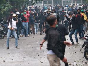 14 Demonstran Tersangka, Ditahan di Polda Jabar dan Polres Karawang