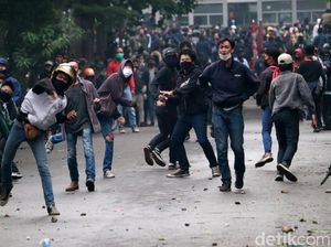 Jabar Populer Sepekan: Demo Omnibus Law Ricuh-RK Disapa Annisa Yudhoyono Jabar Populer Sepekan: Demo Omnibus Law Ricuh-RK Disapa Annisa Yudhoyono