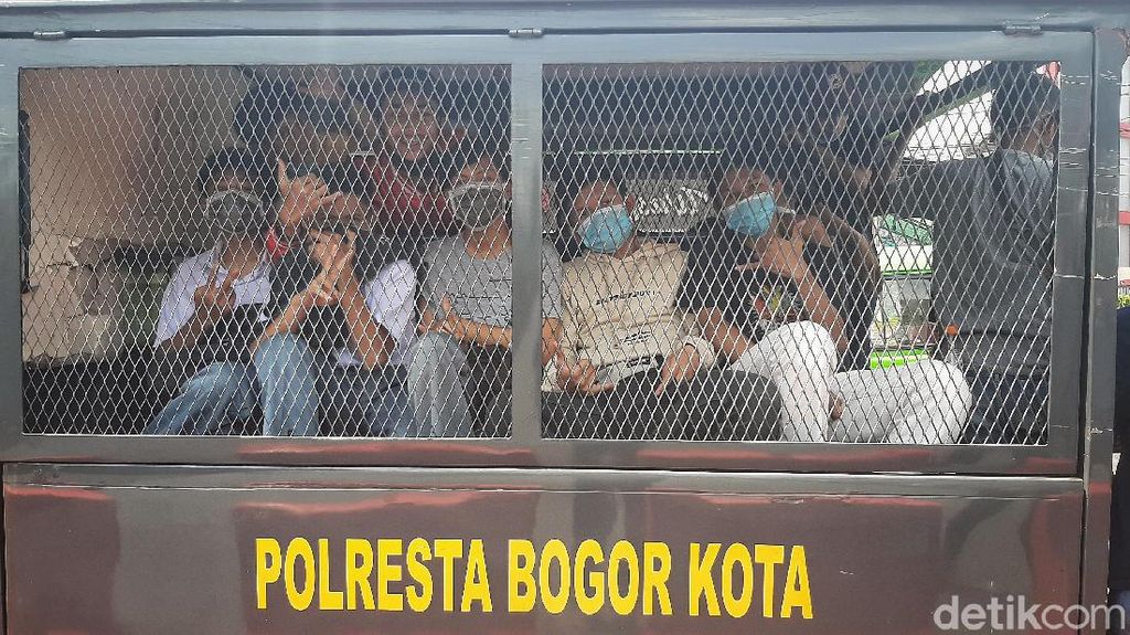 Foto Puluhan Pelajar di Bogor Diamankan Saat Hendak Demo ke Jakarta Foto Puluhan Pelajar di Bogor Diamankan Saat Hendak Demo ke Jakarta