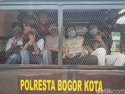Foto Puluhan Pelajar di Bogor Diamankan Saat Hendak Demo ke Jakarta