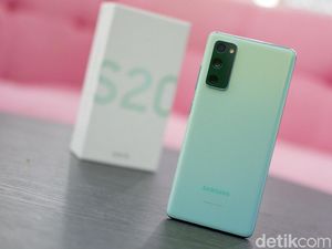 Hands-on Galaxy S20 FE (Fan Edition), Trendi dan Nyaman Digenggam