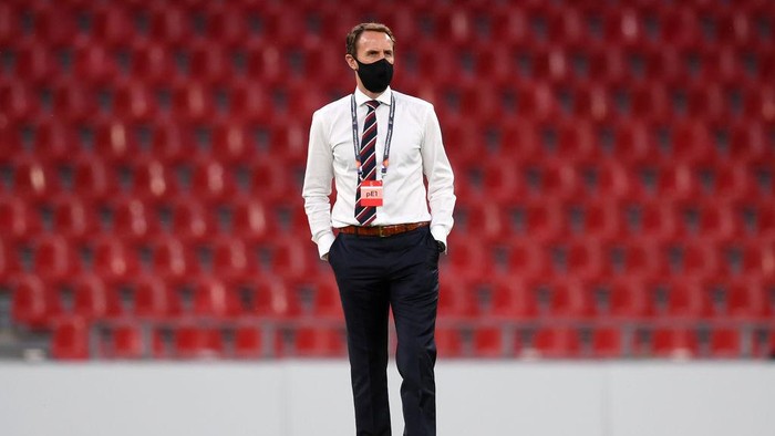 COPENHAGEN, DENMARK - SEPTEMBER 08: Gareth Southgate, Manager of England inspects the pitch prior to the UEFA Nations League group stage match between Denmark and England at Parken Stadium on September 08, 2020 in Copenhagen, Denmark. (Photo by Michael Regan/Getty Images)